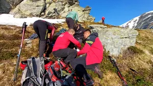 Operațiune de salvare în Munții Făgăraș: bărbat cu posibilă fractură evacuat de salvamontiști