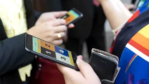 Tehnologia, un sprijin de nădejde. Persoanele cu deficienţe de vedere vor putea merge fără însoţitor prin Iaşi