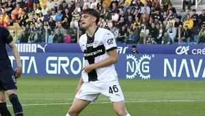 Liverpool FC a prezentat transferul oficial al fundașului italian Giovanni Leoni de la Parma