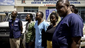 „Ebola se răspândește necontrolat de luni de zile”: pacientul zero, identificat încă din ianuarie