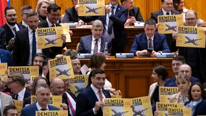 Moţiunea „Premierul NORDIS trebuie să plece, românii s-au săturat de umilinţă