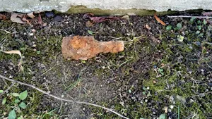 Pericol de explozie la sediul Jandarmeriei Vâlcea, unde s-a găsit o grenadă antitanc | FOTO