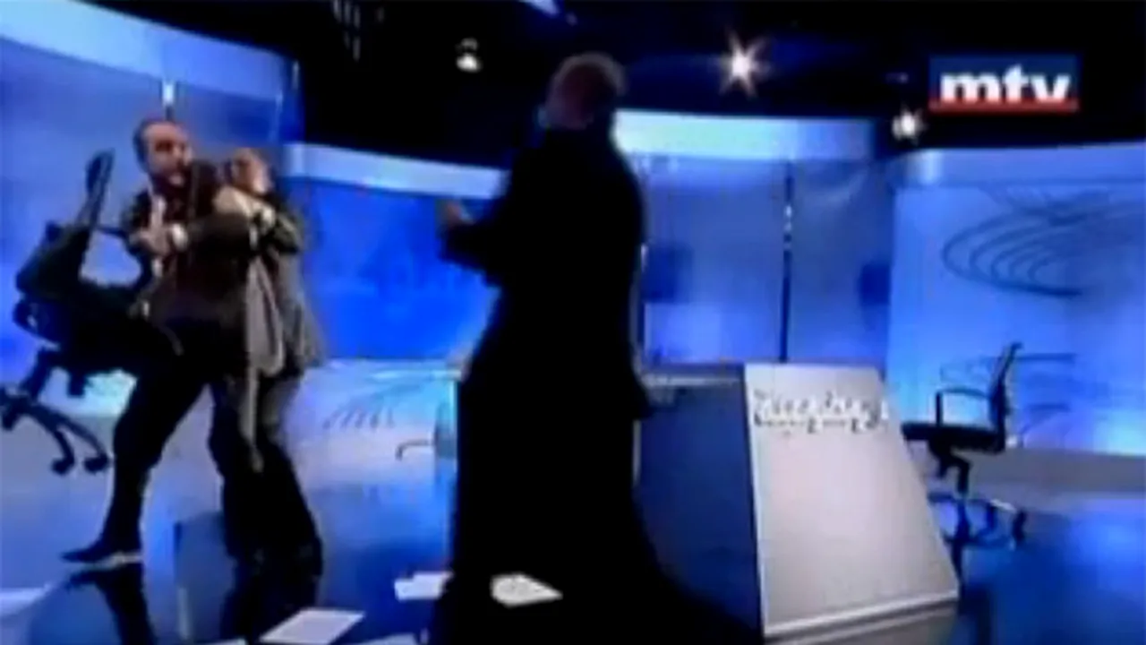 INCREDIBIL Doi politicieni sar la bătaie în direct - VIDEO