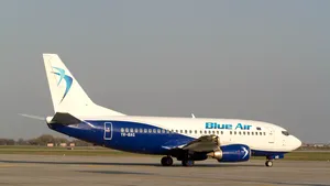 Blue Air trece la ora de vară. Compania anunţă 40 de rute noi 