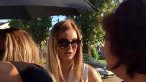 Iubire descătuşată pentru câteva ore. Irina Tănase, la penitenciar de ziua lui Liviu Dragnea, i-a adus cadouri fostului lider  - VIDEO 