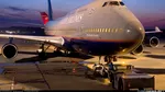 Un pasager dă în judecată un pilot al United Airlines care l-a scos cu forţa din baia avionului