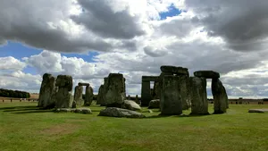 Misterioasa piatră de altar de la Stonehenge ar fi fost adusă de la peste 640 de kilometri depărtare
