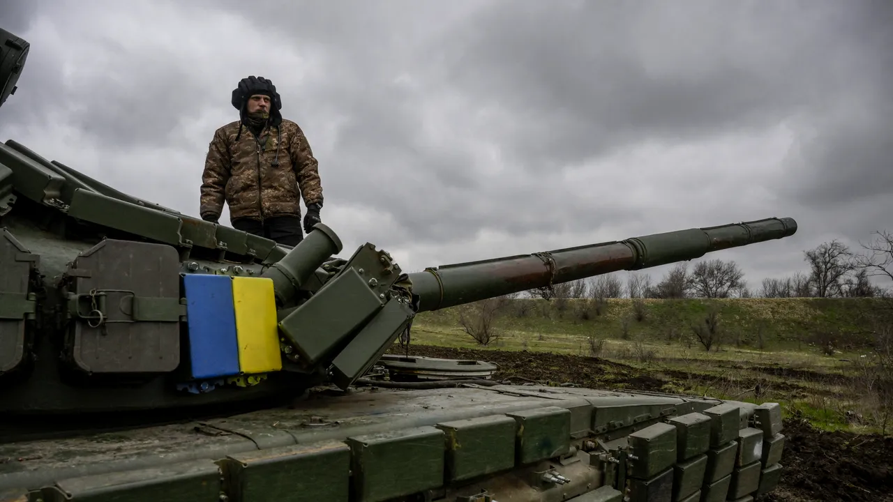 Războiul din Ucraina, ziua 401. Zelenski promite să învingă „răul rusesc” / Ruşii au atacat la Zaporojie şi pun presiune pe Herson cu aviaţie şi artilerie / Ucraina comemorează Bucea: nu vom ierta niciodată / Putin începe recrutarea de primăvară; preferă tineri cu vârste între 18 şi 27 de ani, un total de 147.000 de persoane