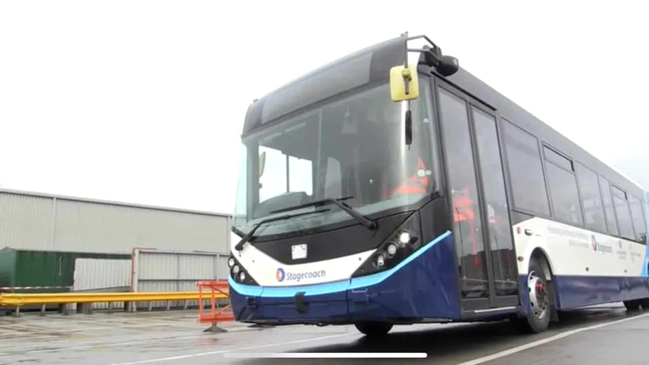Primul autobuz cu conducere autonomă din Marea Britanie debutează în Scoţia