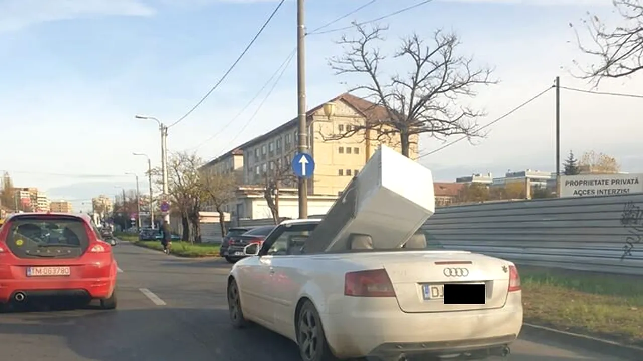 Imagini VIRALE de la Timişoara: Frigider transportat cu maşina decapotabilă. Reacţiile internauţilor - FOTO