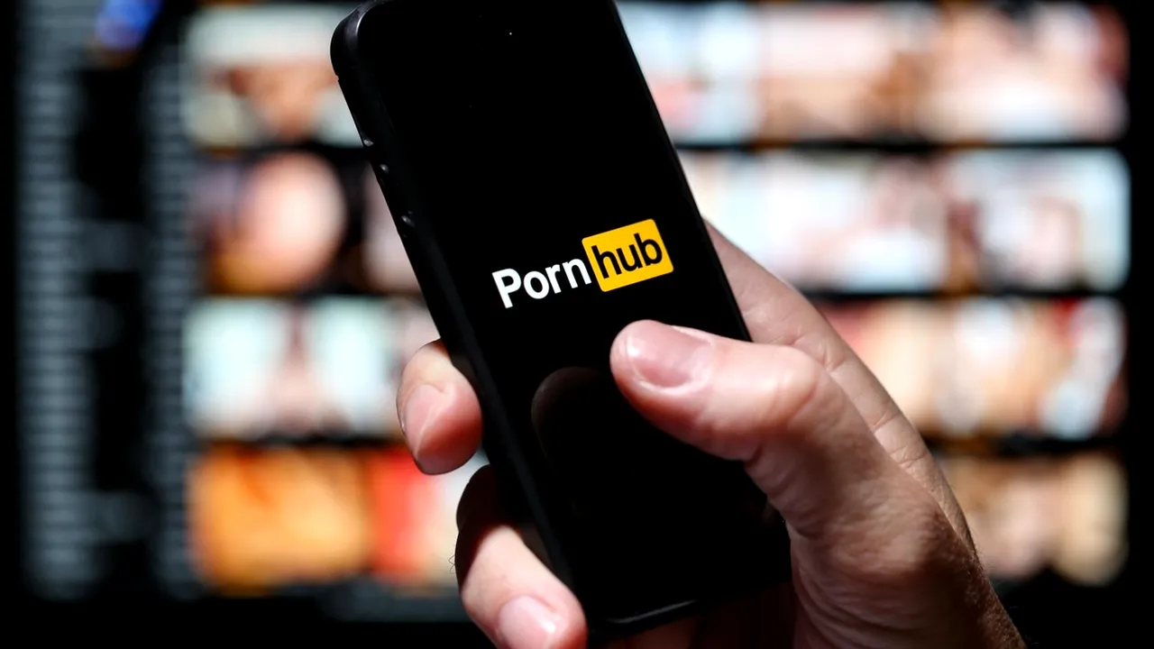 Pornhub introduce o nouă cerinţă: Consimţământul performerilor