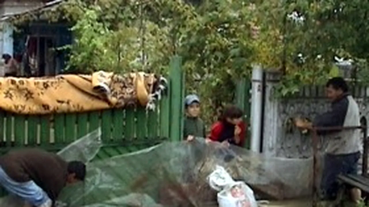 Zeci de locuinţe din Zalău, inundate după o ploaie torenţială