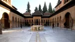 A mers la monumentul Alhambra să facă acrobații și a distrus un monument: pagubă de 12.000 de euro