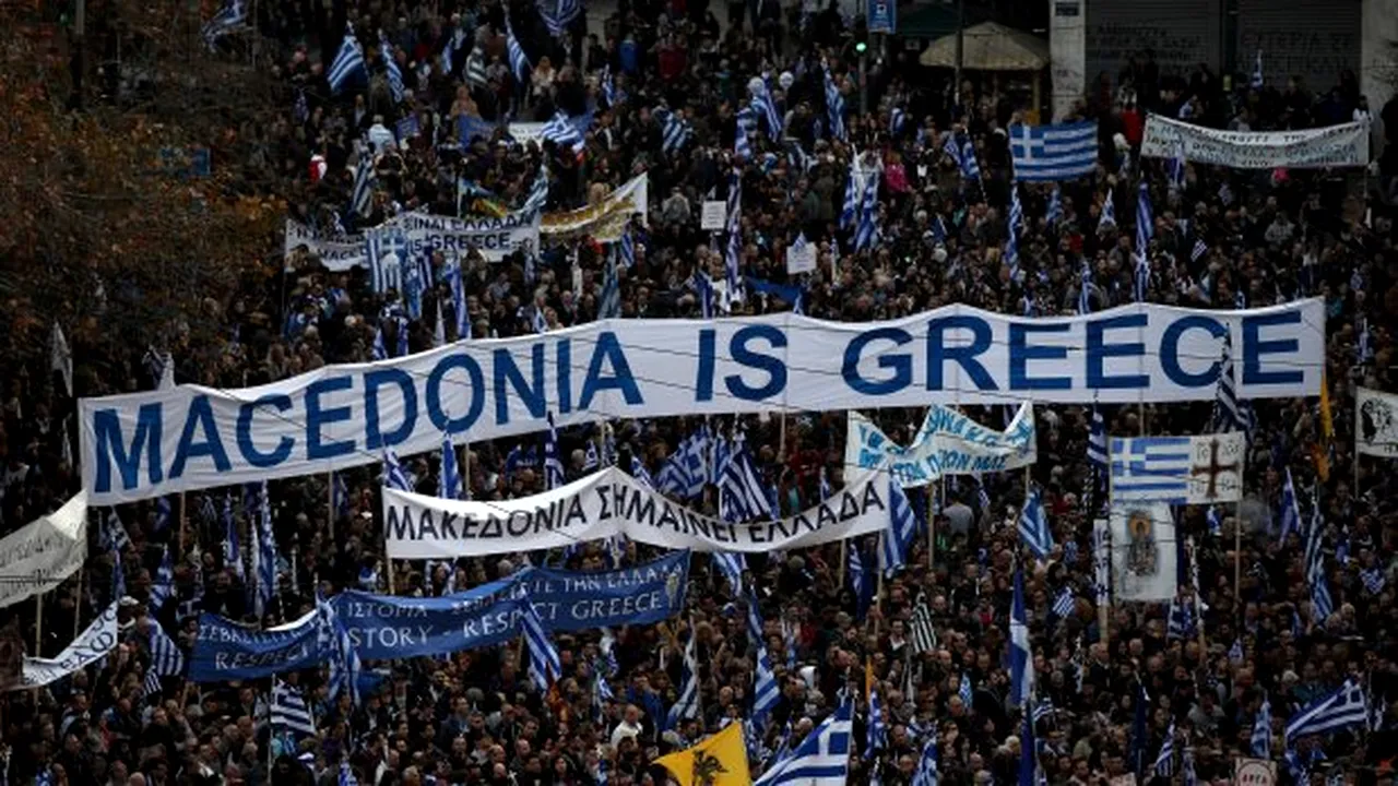 MITING masiv la Atena faţă de un eventual compromis în disputa cu Macedonia. Discurs ţinut de compozitorul muzicii Zorba Grecul