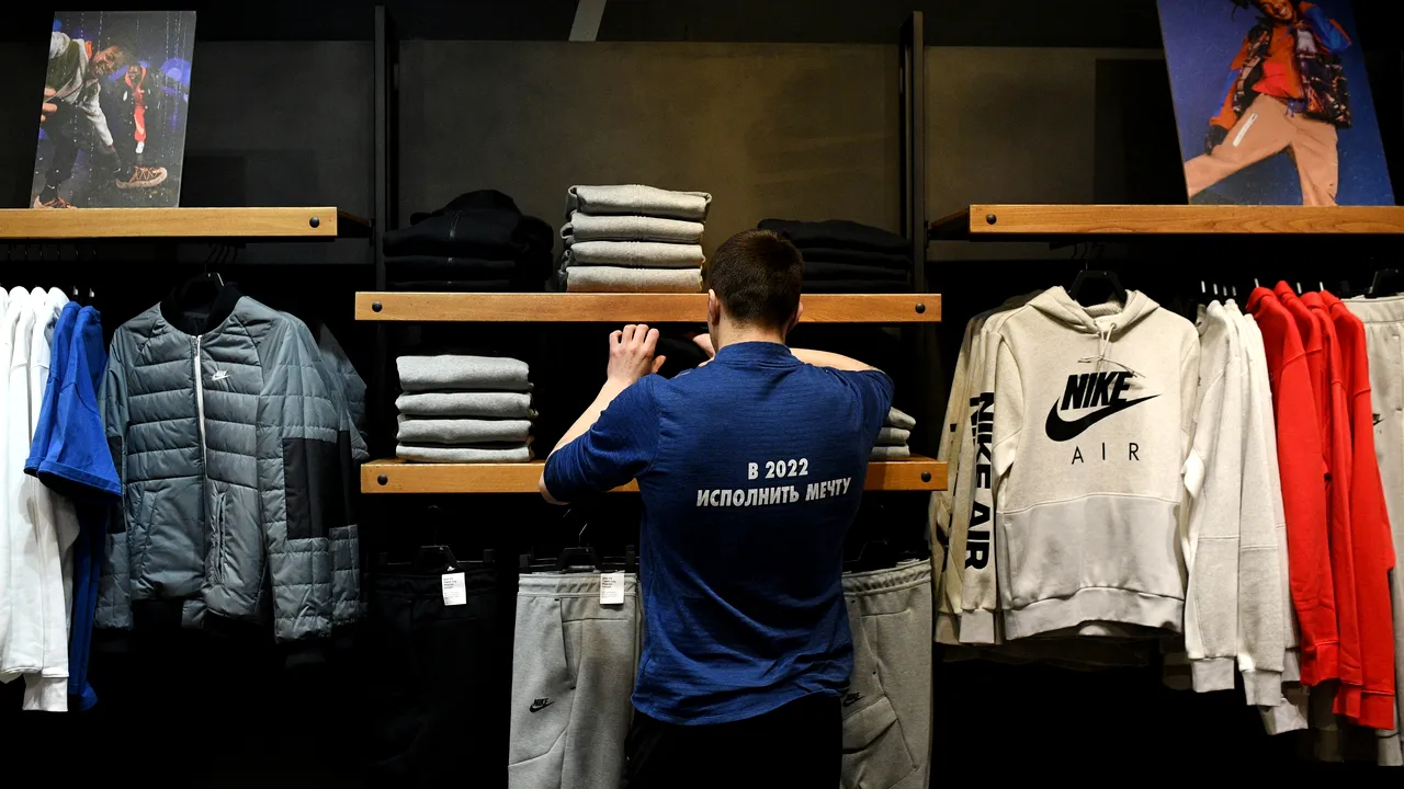 Zelenski se înclină în faţa Nike, după  ce compania americană a decis să se retragă de pe piaţa din Rusia
