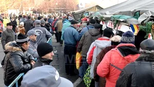 REPORTAJ: 1 DECEMBRIE are gust de afumătură şi miroase a ţuică fiartă, în sectoarele Capitalei