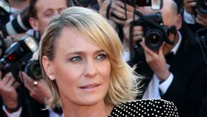 Cea mai tumultoasă relaţie de la Hollywood s-ar putea reînnoda după 7 ani. Robin Wright şi Sean Penn, surprinşi împreună în New York 
