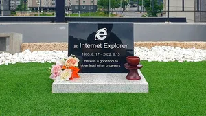 O piatră funerară a devenit virală pe internet după ce Microsoft a renunţat la Internet Explorer