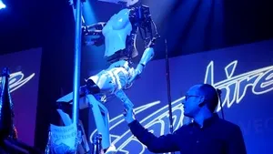 Roboţi care dansează la bară sunt noua atracţie a unui club de streaptease  | VIDEO