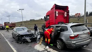 Intervenții de urgență în Suceava și Giurgiu după două accidente cu mai multe mașini