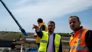 Pasajul Berceni: constructorul a montat elementele principale ale tablierului metalic