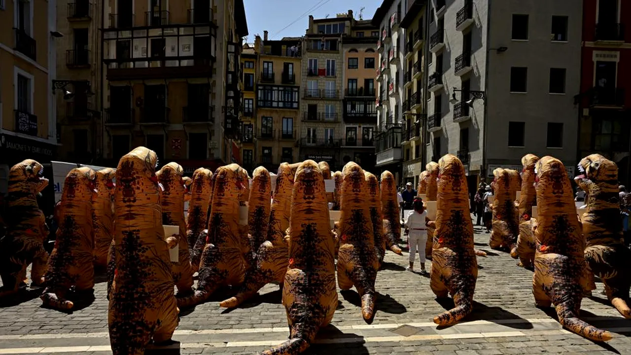 Proteste în Pamplona împotriva uciderii taurilor în cadrul festivalului San Fermin