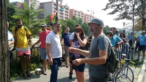 Flashmob în faţa Primăriei Generale a Municipiului Bucureşti. Tinerii şi-au exprimat nemulţumirea că evenimentele sportive de pe bulevardul Kiseleff nu se mai ţin - FOTO/VIDEO