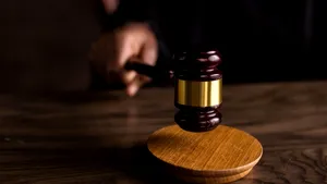 EXTERNE A refuzat să zboare și a fost concediat. Firma îi plătește 52.000 de euro
