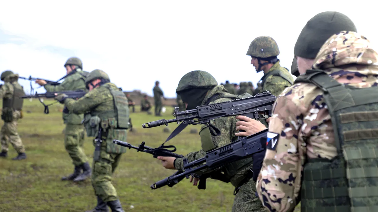 Press One: Zeci de români ce lucrează ca mercenari sunt sub asediu în RD Congo. Presa internaţională: Atac supriză a forţelor rebele M23. Gruparea avansează spre al doilea oraş al ţării