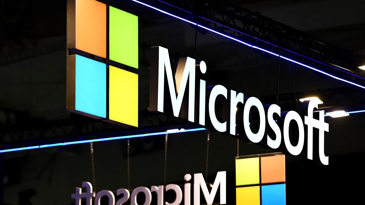 SUA şi Microsoft confiscă zeci de domenii online folosite de hackeri ruşi
