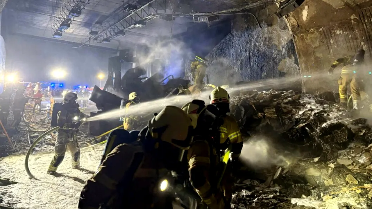 Accident cu șofer român de tir, urmat de un incendiu, pe autostrada Tauern din Austria / O porțiune importantă din tunelul Brentenberg a fost distrusă, iar circulația în zonă a fost oprită
