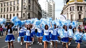 Peste 16.000 de elevi aşteptaţi la Parada Elevilor Bucureşteni, evenimentul se încheie cu un concert