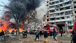 Creşte bilanţul morţilor după atacul din Dnipro: Cel puţin 25 de persoane au murit în urma bombardamentului
