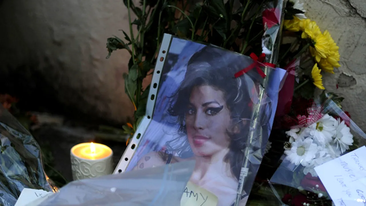 Foşti colaboratori ai lui Amy Winehouse şi alte vedete îşi exprimă regretul faţă de moartea cântăreţei
