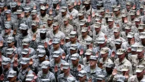 Armata americană renunţă la beretă şi revine la caschetă