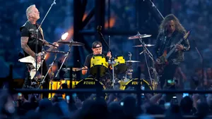 Metallica își îndeamnă fanii să doneze sânge și plasmă înaintea turneului din Marea Britanie
