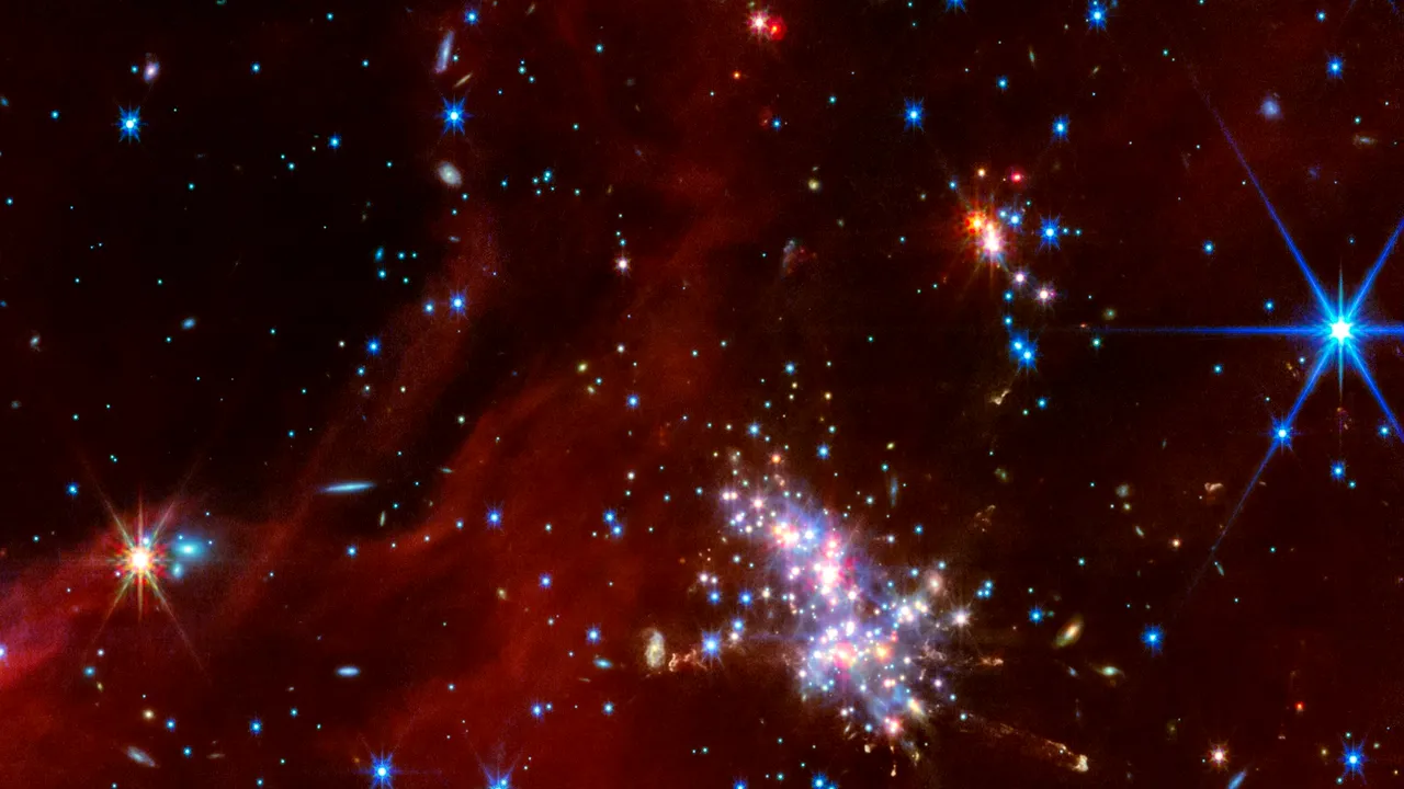 Astronomii descoperă molecule complexe de carbon în spaţiul interstelar