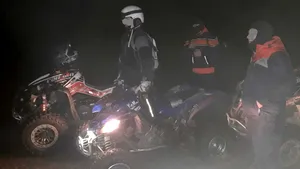 Trei tineri rătăciţi cu ATV-urile în Munţii Semenic, salvaţi de jandarmi