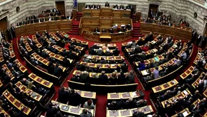 Parlamentarii eleni au reacţionat cu mânie la concesiile făcute de Tsipras creditorilor
