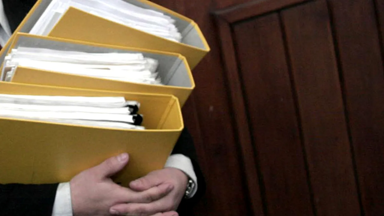 Parlamentarii independenţi au depus actele pentru înscrierea partidului