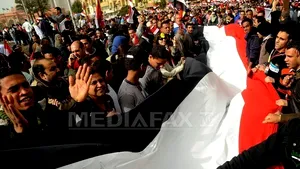 Manifestanţii egipteni incendiază un comisariat din Port Said