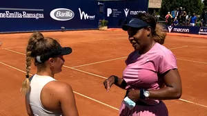 Serena Williams, în rol de Pantera Roz, a învins o junioare cu 22 de ani mai tânără