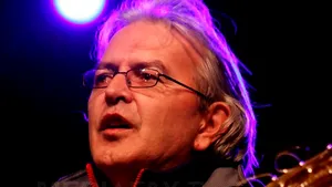 Ducu Bertzi, suspectat de abuz în serviciu într-un dosar al preşedintelui PMP Eugen Tomac. Dosarul în care a fost audiat artistul priveşte înfiinţarea Radio Chişinău de SRR