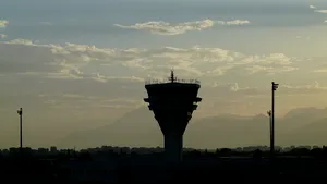 IMAGINILE ZILEI Vechiul turn de control al Aeroportului Bacău a fost demolat. În locul lui vor fi locuri de parcare