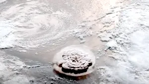 Un vulcan submarin va erupe în curând, spun seismologii