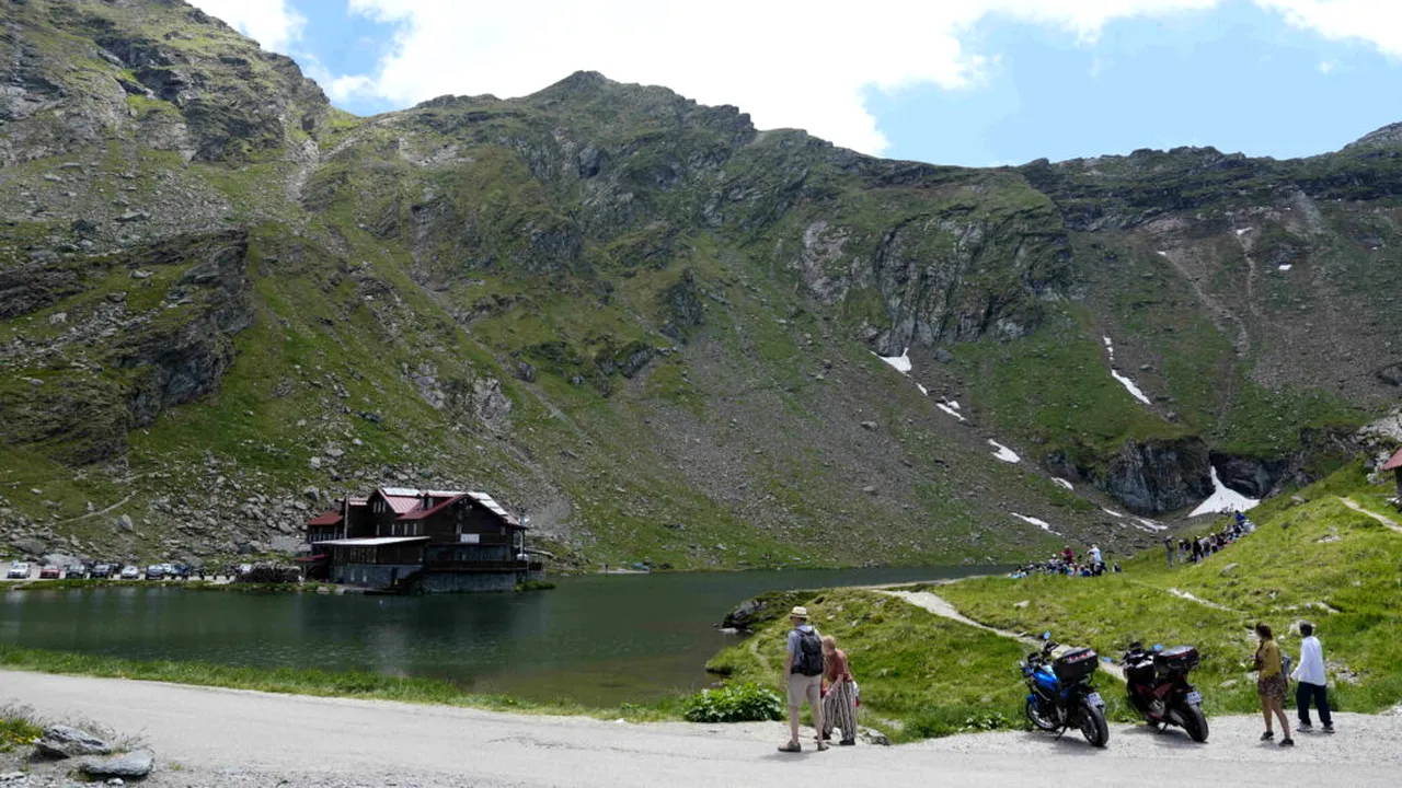 Fenomen rar. E mai cald la munte ca la București, Craiova sau Ploiești. Ce este inversiunea termică care afectează azi România