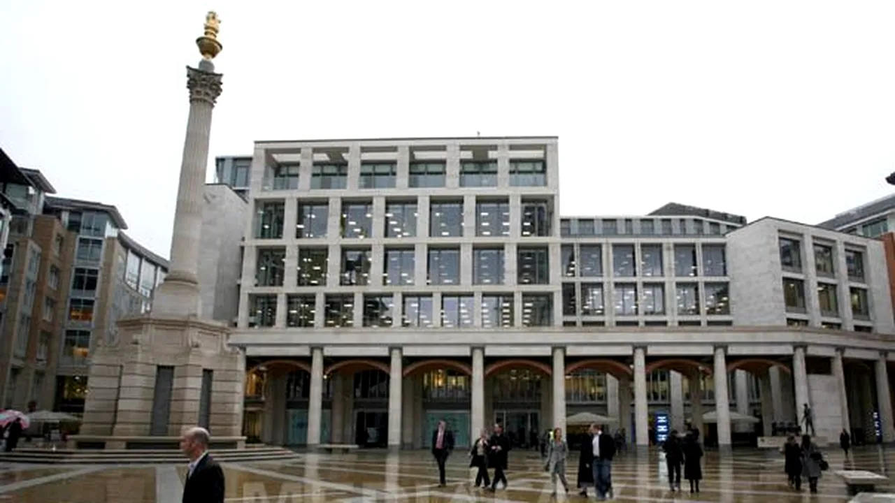 Principalii indici ai burselor de la Londra şi Paris coboară sub praguri psihologice