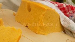 Bulz din 10 metri de mămăligă, la Târgul de Crăciun din Făget