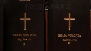 Cea mai mică Biblie din lume se poate citi doar la microscop. Cartea este expusă la Bastionul Croitorilor din Cluj