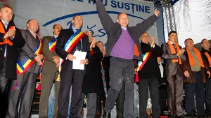 Mircea Dinescu, lui Solomon: Antonie, ai s-o păţeşti! Băsescu e asiatic. Îi vrea pe toţi, în patru labe